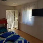 Nikol לופאר